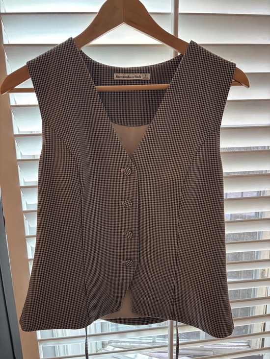 Abercrombie & Fitch Tops - Abercrombie & Fitch Black and White Houndstooth Button Vest